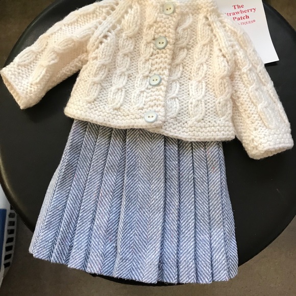 New sweater/ skirt outfit for doll 🎶 - Picture 2 of 3